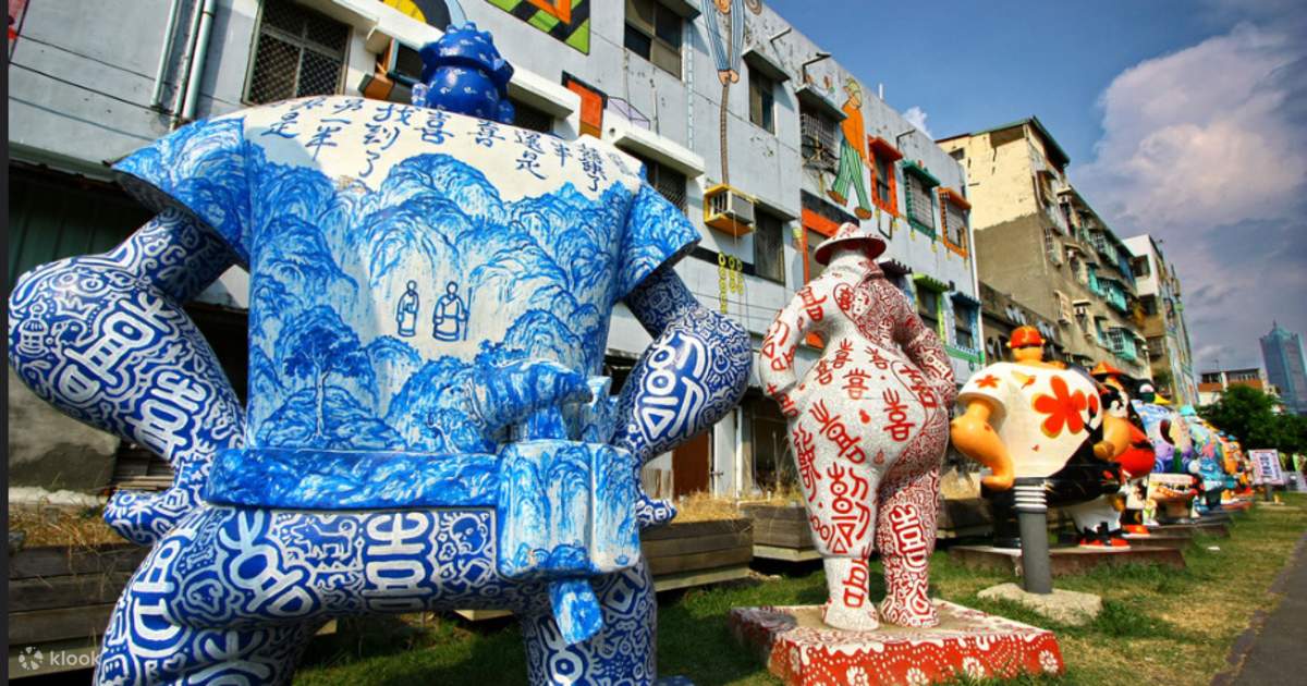 Discover Kaohsiung Love River, Moon World Landscape Park, and More on